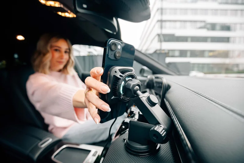Зарядно за кола Verbatim Charge'n'Drive QI2, RGB