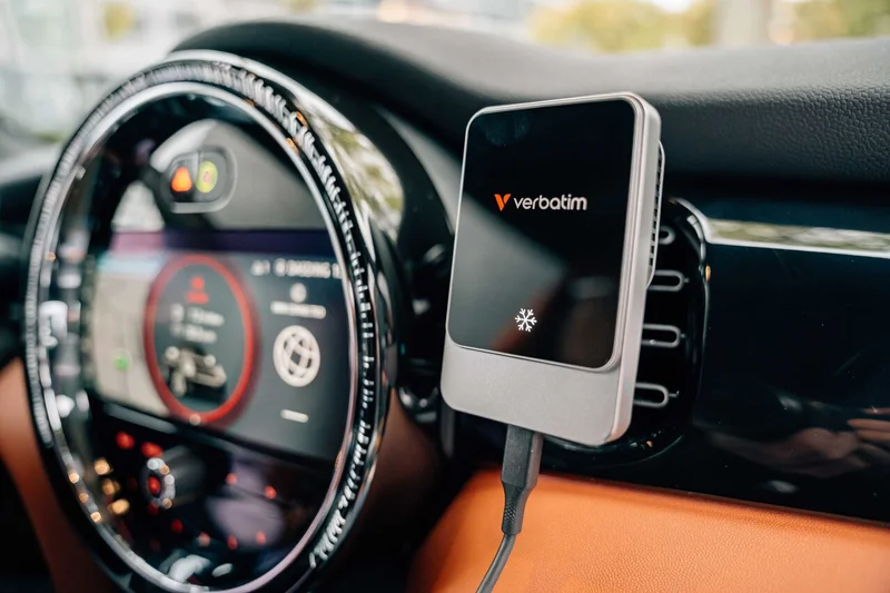 Зарядно за кола Verbatim Charge'n'Drive, магнитно