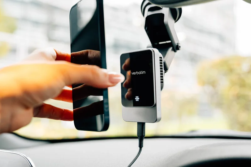 Зарядно за кола Verbatim Charge'n'Drive, магнитно