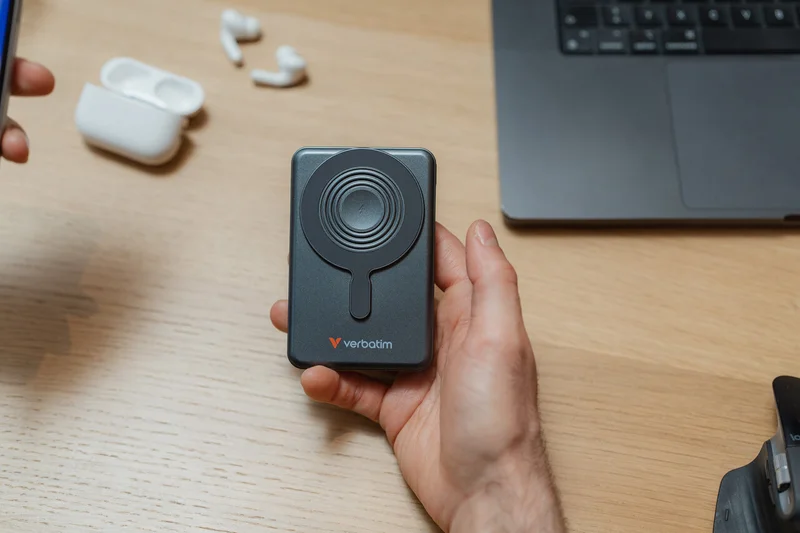 Външна батерия Verbatim Charge'n'Go, с дисплей, 10000 mAh, сива