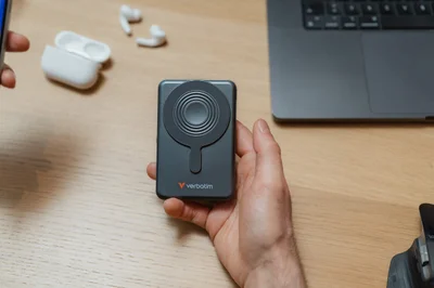 Външна батерия Verbatim Charge'n'Go, с дисплей, 10000 mAh, сива