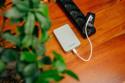 Външна батерия Verbatim Charge'n'Go, магнитна, 20000 mAh, зелена