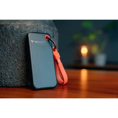 Външен SSD твърд диск Verbatim Pocket, 1 TB, джобен, USB 3.2, черно-червен