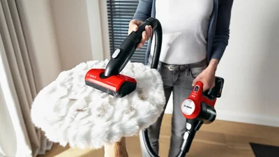 Прахосмукачка Bosch Unlimited 7 ProAnimal BBS711ANM, акумулаторна, червена