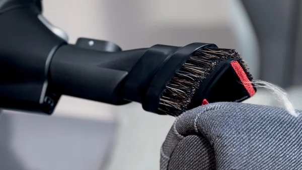 Прахосмукачка Bosch Unlimited 7 ProAnimal BBS711ANM, акумулаторна, червена