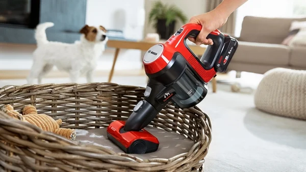 Прахосмукачка Bosch Unlimited 7 ProAnimal BBS711ANM, акумулаторна, червена