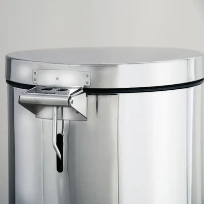 Waste bin Rubbermaid, pedal-operated, 13.2 L