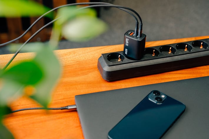 Адаптер Verbatim Essentials Gang, 2хUSB Type-C, 1xUSB Type-A, 60 W