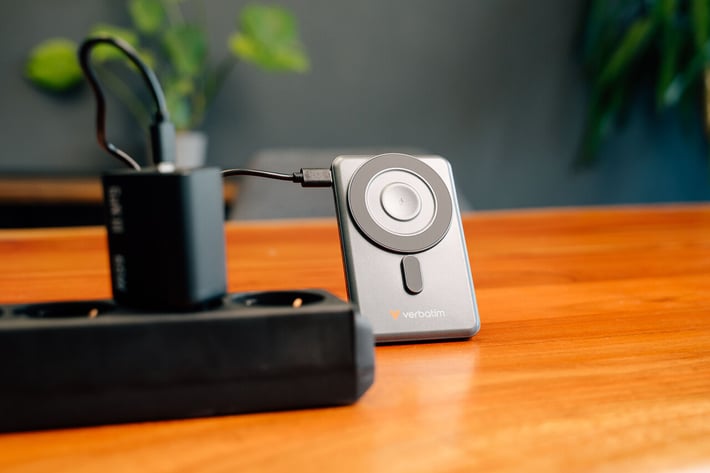 Външна батерия Verbatim Charge n'Go, 5000 mAh, с 2 кабела, USB Type-C, сива