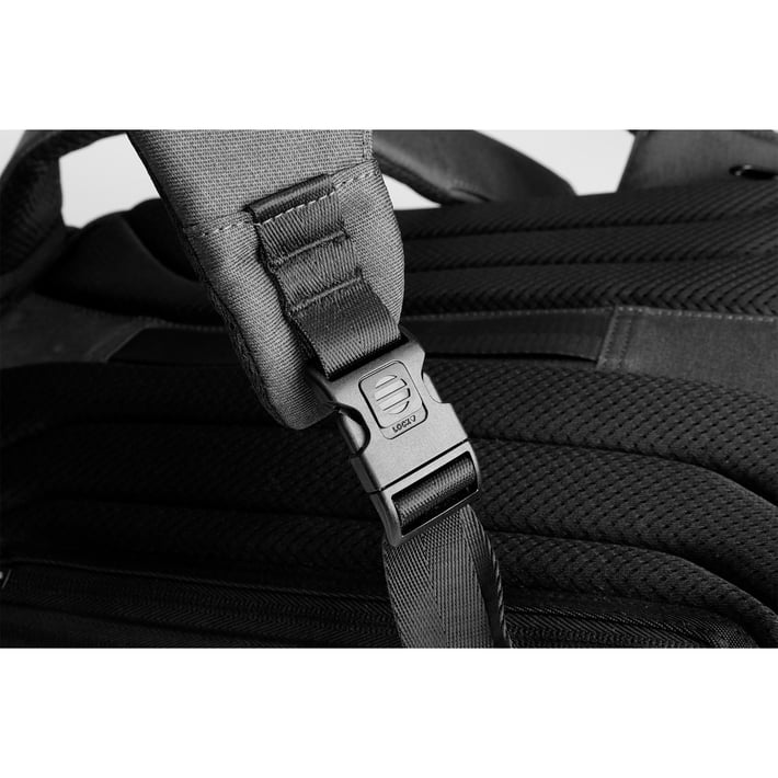 Раница за лаптоп Kingsons Shadow Pro, 15.6'', водоустойчив полиестер/PVC покритие, 20 L, черна