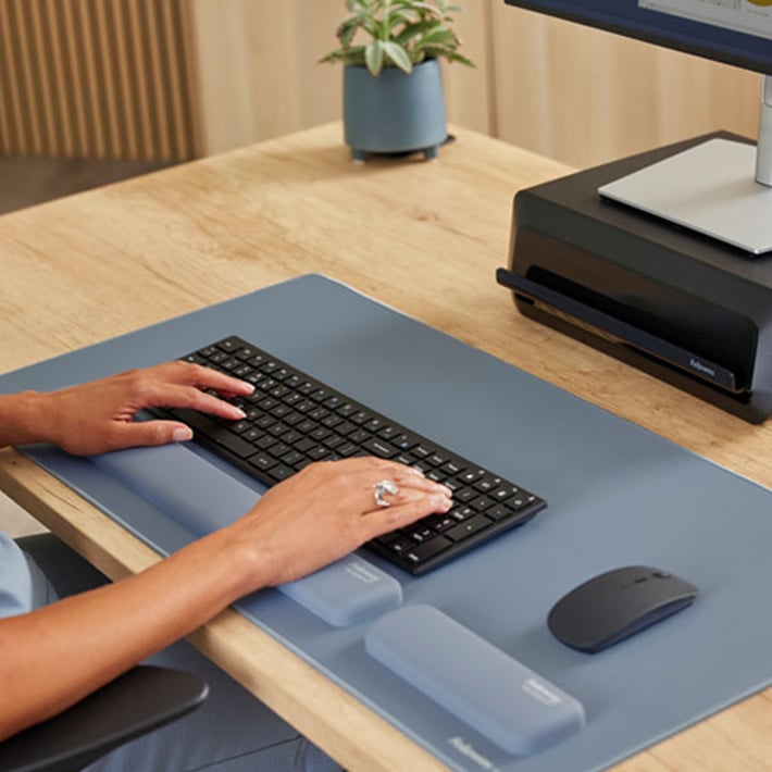 Пад за китка Fellowes Breyta, 6 х 47 cm, син