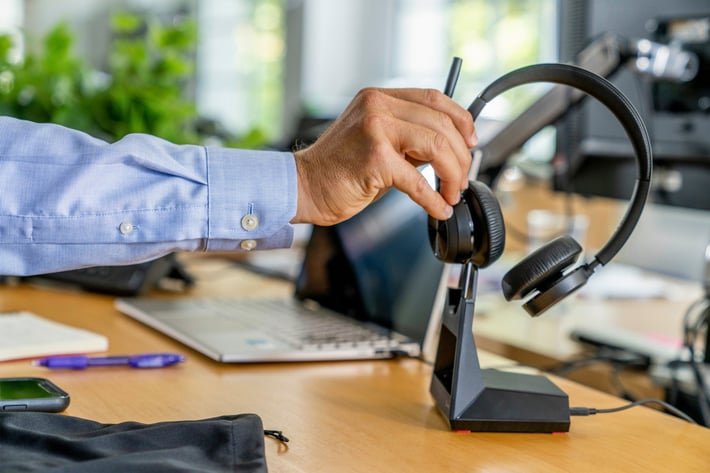 Слушалки HP Poly Voyager 4320-M, USB Type-A, Bluetooth, със стойка за зареждане