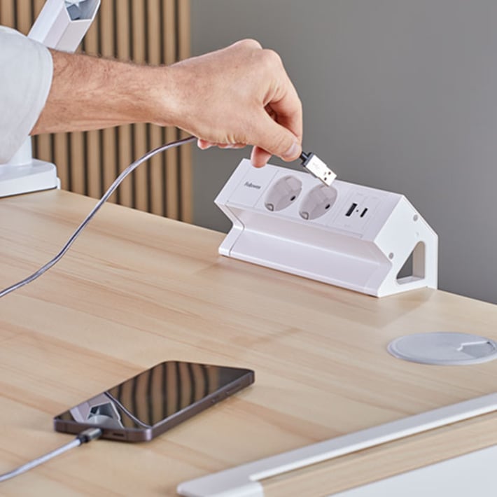 Разклонител Fellowes Ampra Power Desk, шуко, 2 гнезда, 1 USB Type-A, 1 USB Type-C, бял