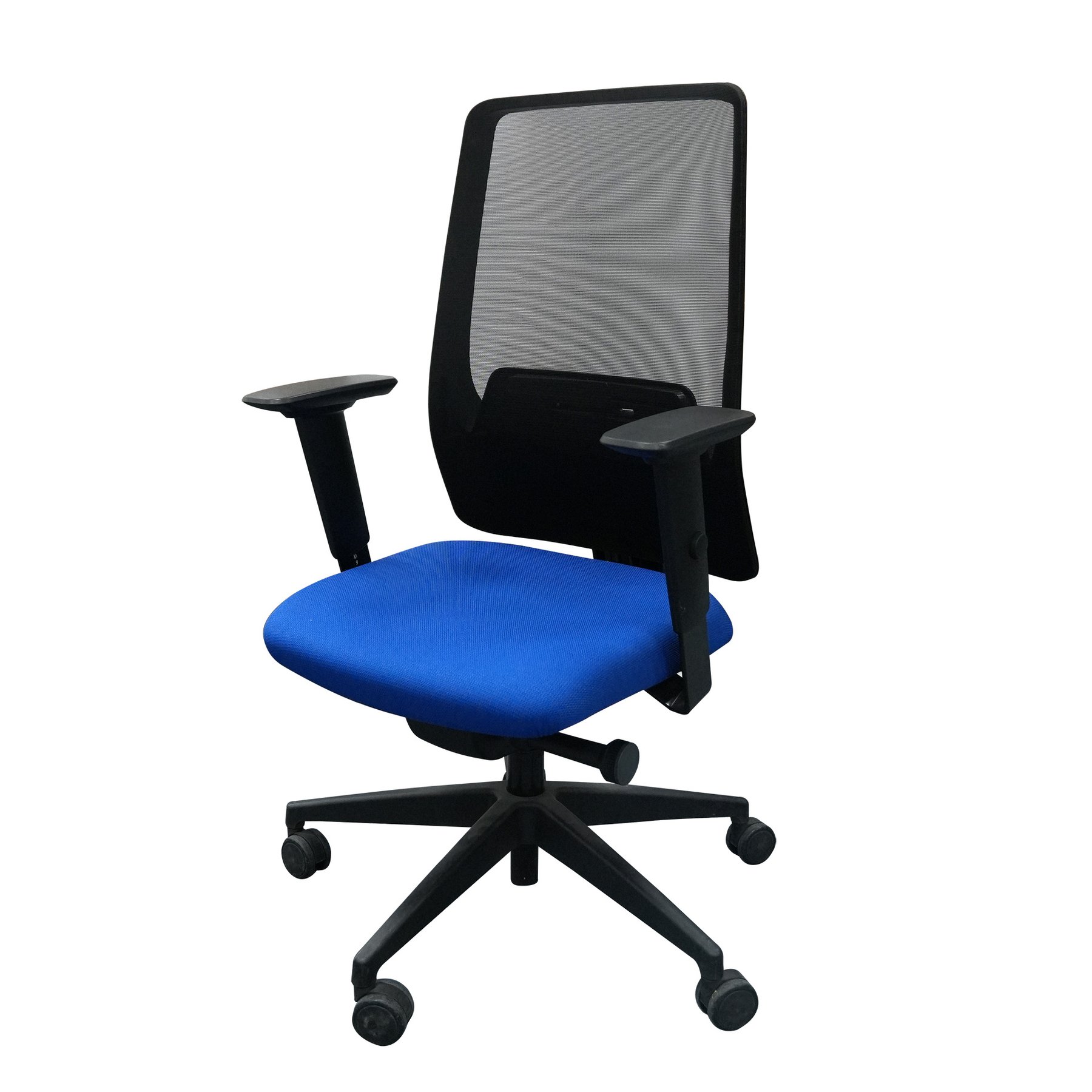Interstuhl Aim 1S04 ergonomic office chair, fabric and mesh, ultramarine, assembled sample