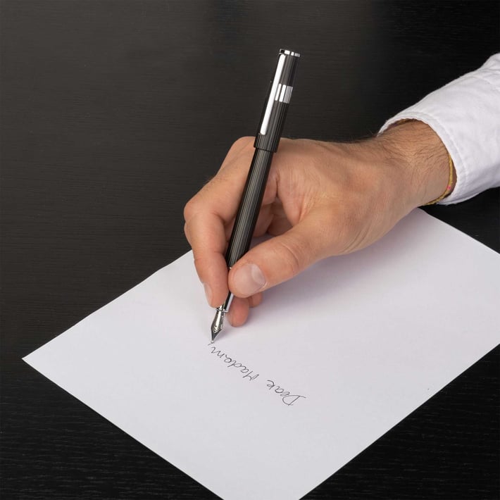 Hugo Boss Писалка Gear Pinstripe, в кутия, черно-сребриста