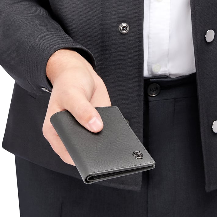 Hugo Boss Калъф за карти Saffiano, с 8 отделения, сив