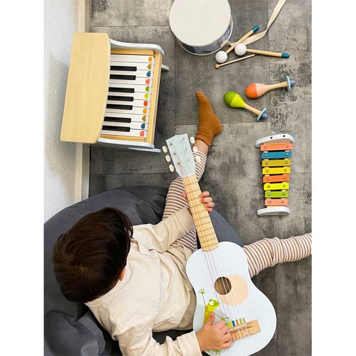 Small Foot Guitar, wooden, 63 x 22 x 6.5 cm