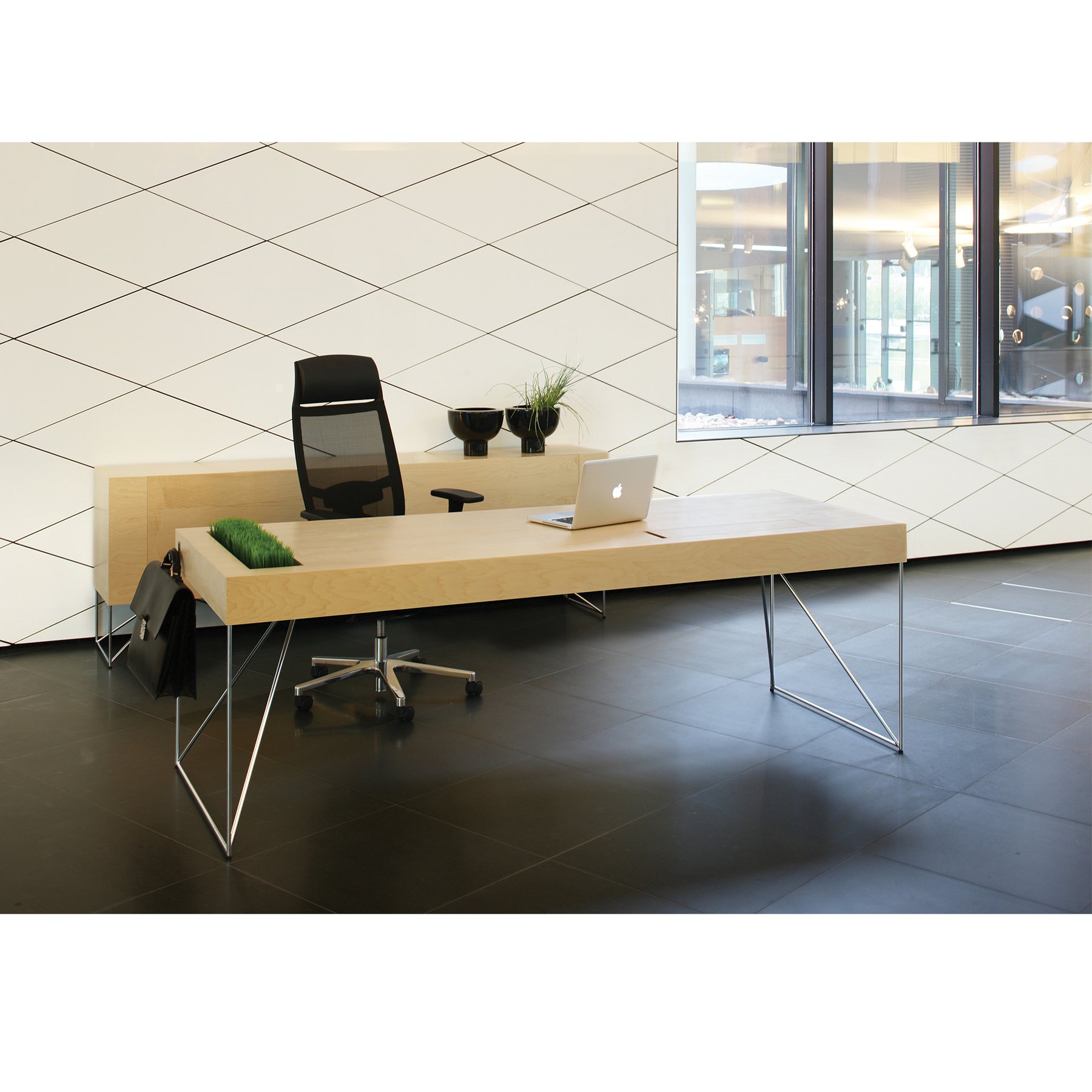 Desk Narbutas Air Executive, 2200 x 800 x 740 mm, maple veneer, black metal
