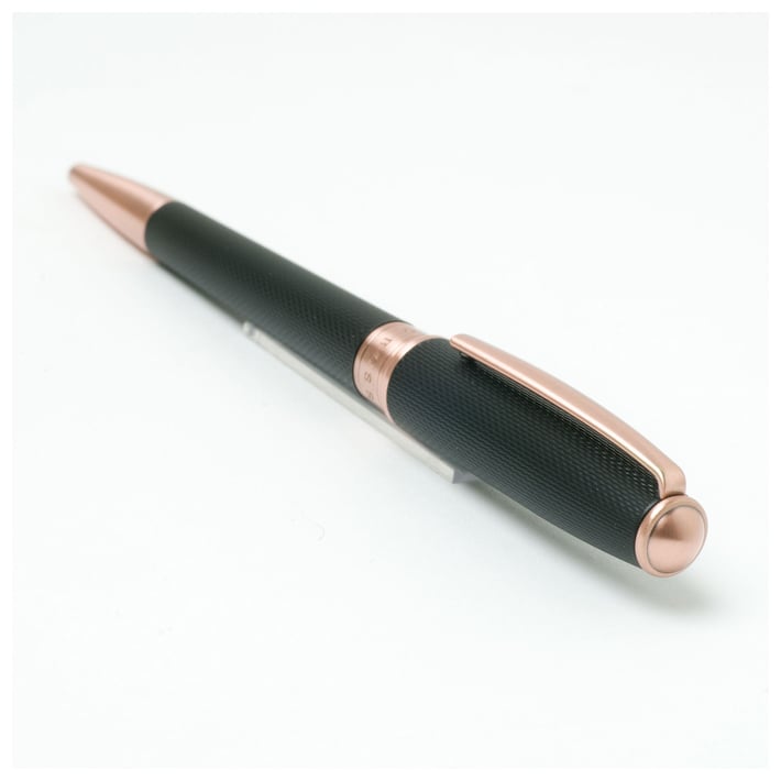 Hugo Boss Химикалка Essential, черна, със златисто-розови елементи